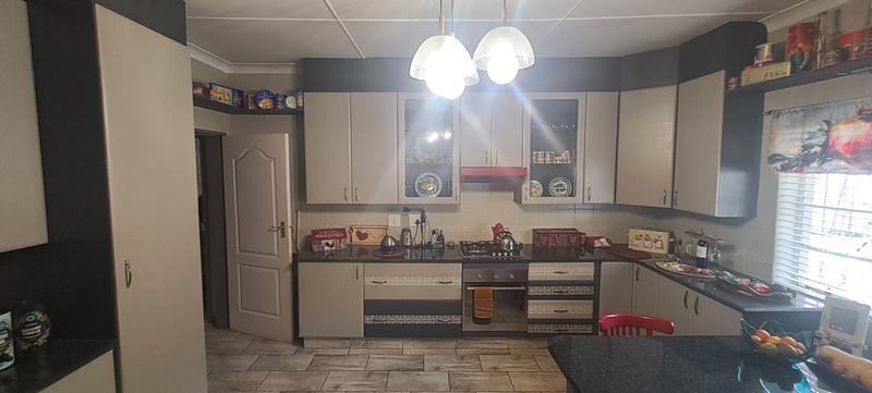 4 Bedroom Property for Sale in Cinderella Gauteng