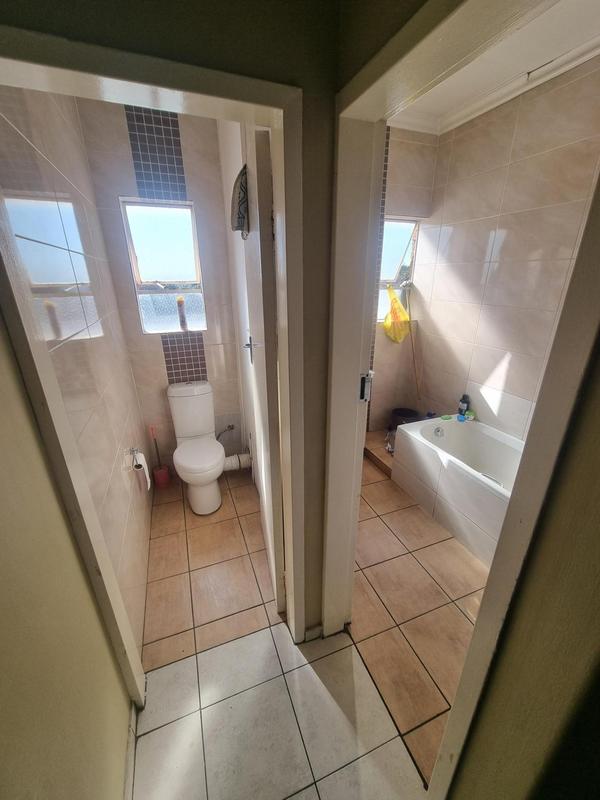 2 Bedroom Property for Sale in Kew Gauteng