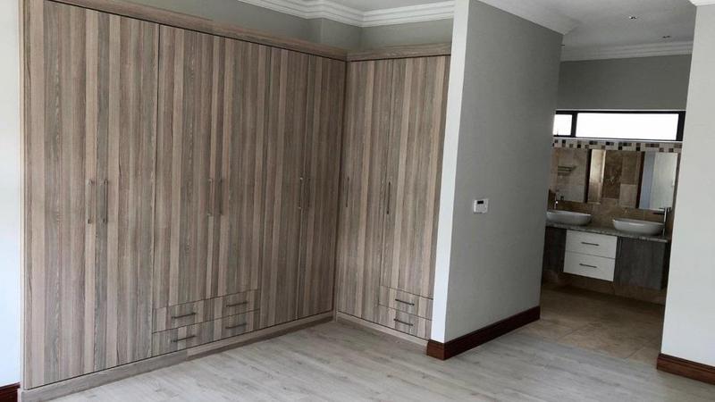 To Let 4 Bedroom Property for Rent in Waterkloof A H Gauteng