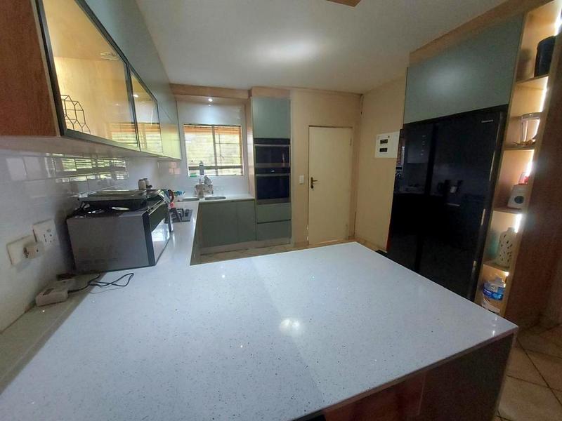 To Let 2 Bedroom Property for Rent in Wilro Park Gauteng