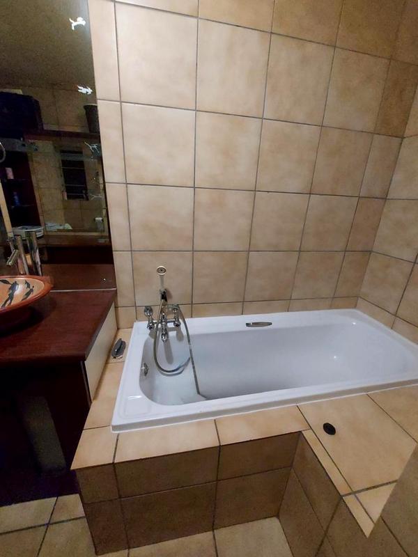 To Let 2 Bedroom Property for Rent in Wilro Park Gauteng
