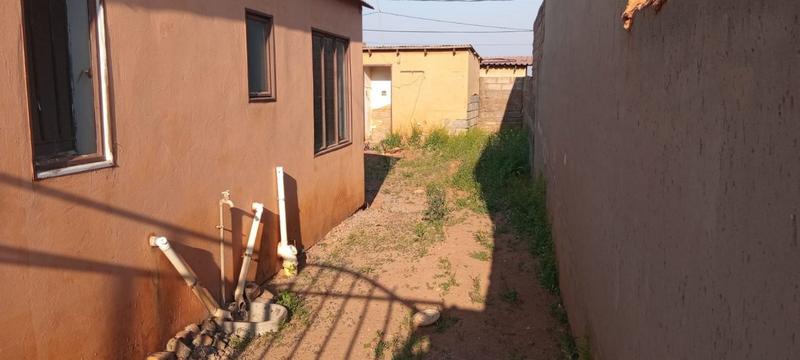 2 Bedroom Property for Sale in Thulani Gauteng