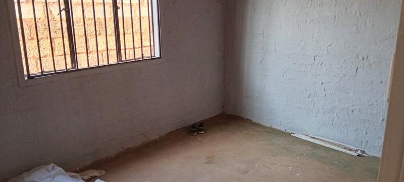 2 Bedroom Property for Sale in Thulani Gauteng