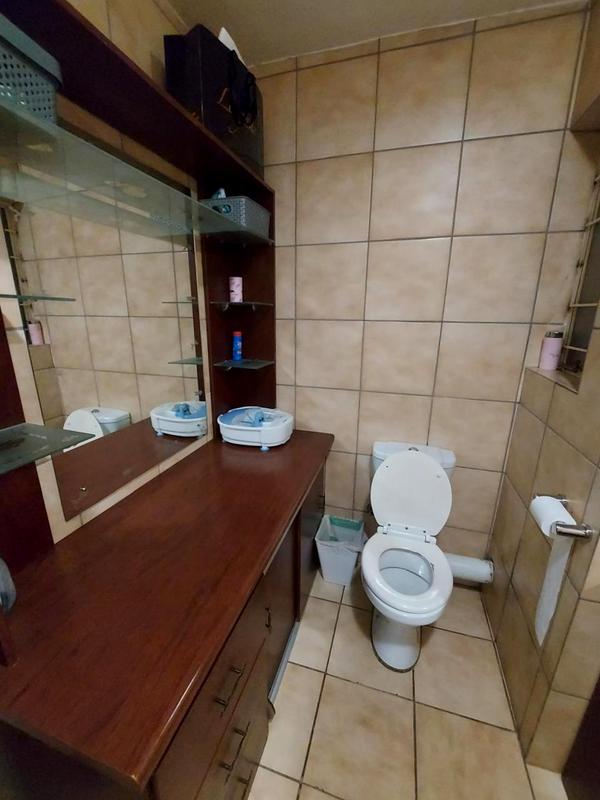 2 Bedroom Property for Sale in Wilro Park Gauteng