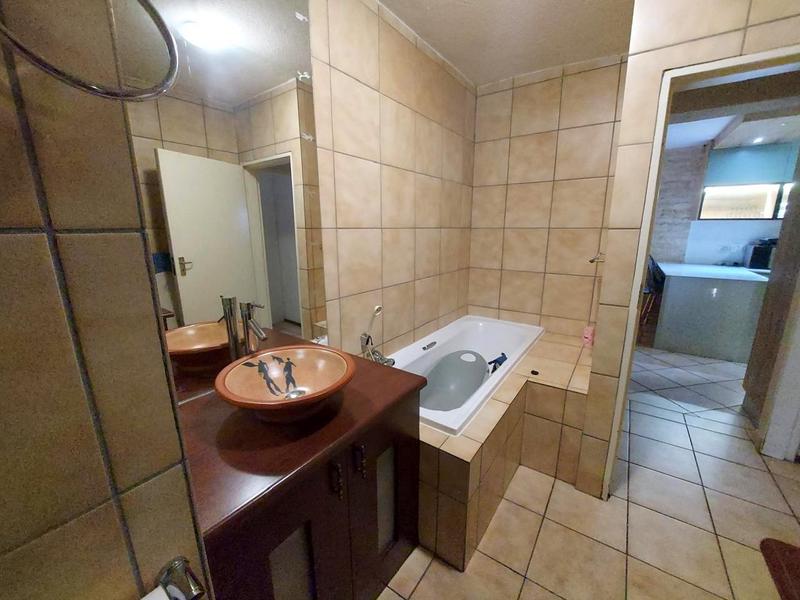 2 Bedroom Property for Sale in Wilro Park Gauteng
