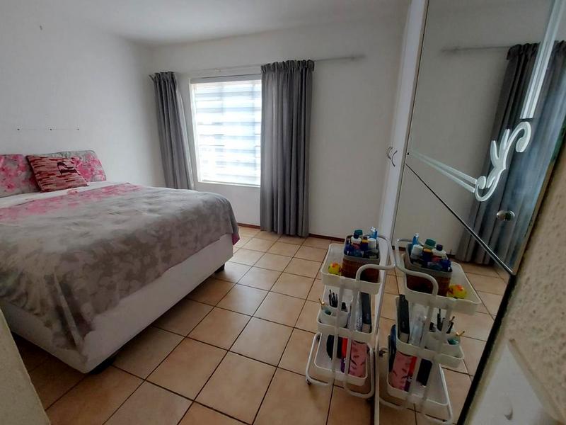 2 Bedroom Property for Sale in Wilro Park Gauteng