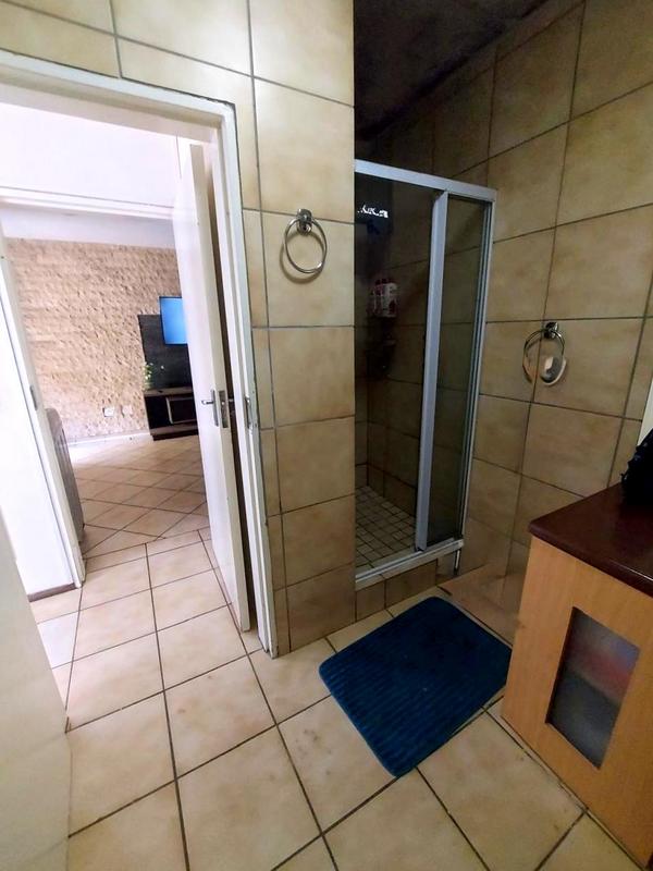 2 Bedroom Property for Sale in Wilro Park Gauteng