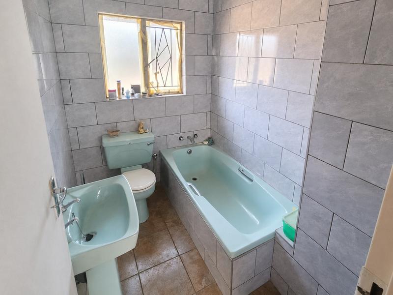 To Let 4 Bedroom Property for Rent in Dersley Gauteng