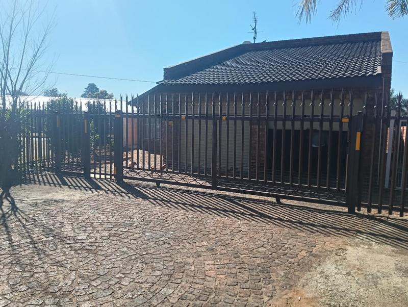 3 Bedroom Property for Sale in Casseldale Gauteng