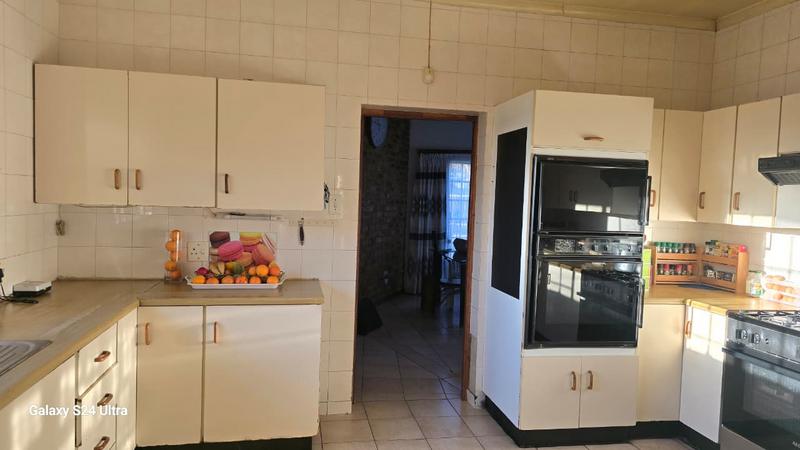 4 Bedroom Property for Sale in Klippoortje Gauteng