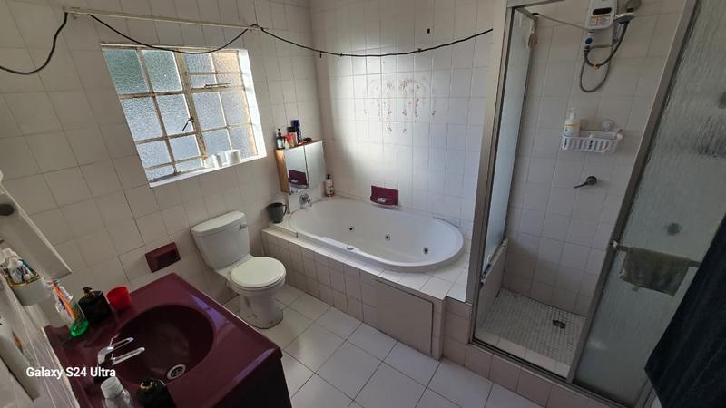 4 Bedroom Property for Sale in Klippoortje Gauteng