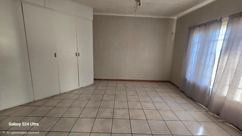 4 Bedroom Property for Sale in Klippoortje Gauteng