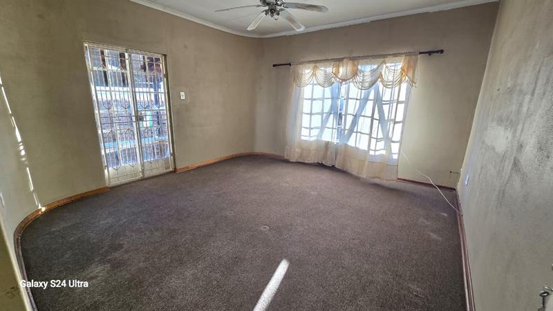 4 Bedroom Property for Sale in Klippoortje Gauteng