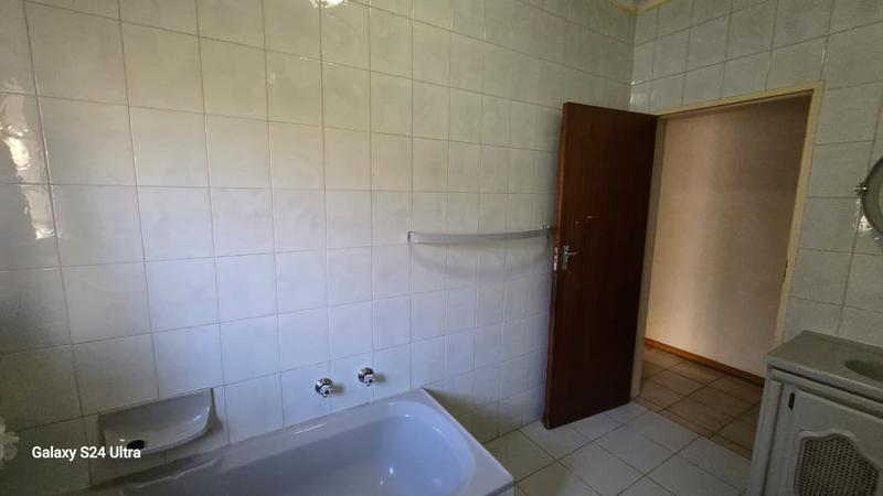 4 Bedroom Property for Sale in Klippoortje Gauteng