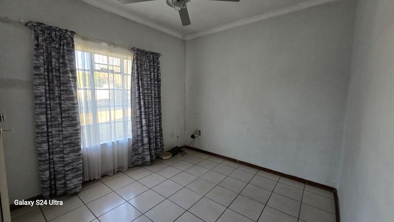 4 Bedroom Property for Sale in Klippoortje Gauteng