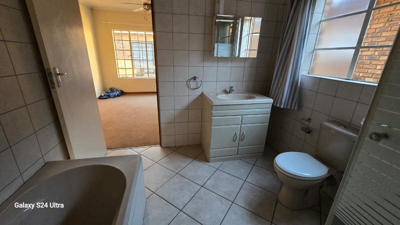 4 Bedroom Property for Sale in Klippoortje Gauteng