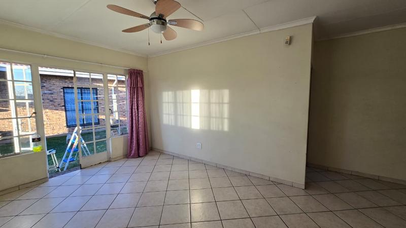 4 Bedroom Property for Sale in Klippoortje Gauteng