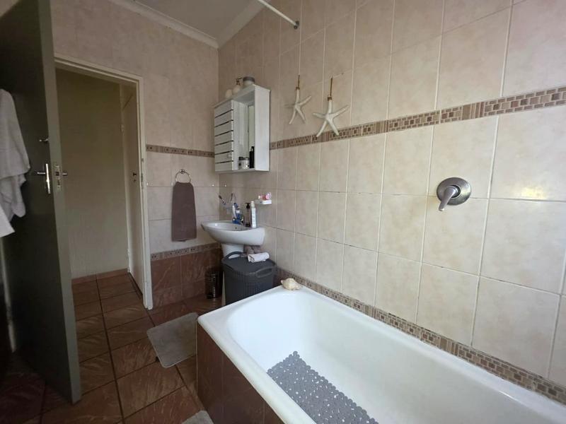 3 Bedroom Property for Sale in Albemarle Ext 2 Gauteng