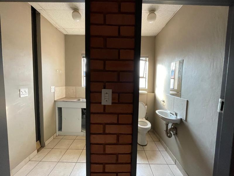 To Let Commercial Property for Rent in Hennopspark Gauteng