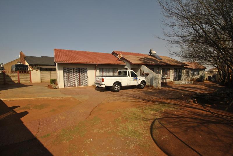8 Bedroom Property for Sale in Dawn Park Gauteng