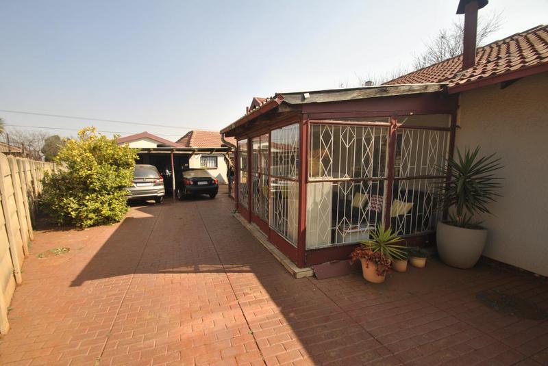 8 Bedroom Property for Sale in Dawn Park Gauteng