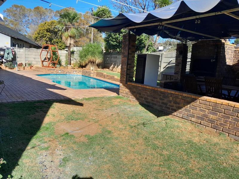 3 Bedroom Property for Sale in Brackendowns Gauteng