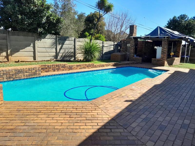 3 Bedroom Property for Sale in Brackendowns Gauteng
