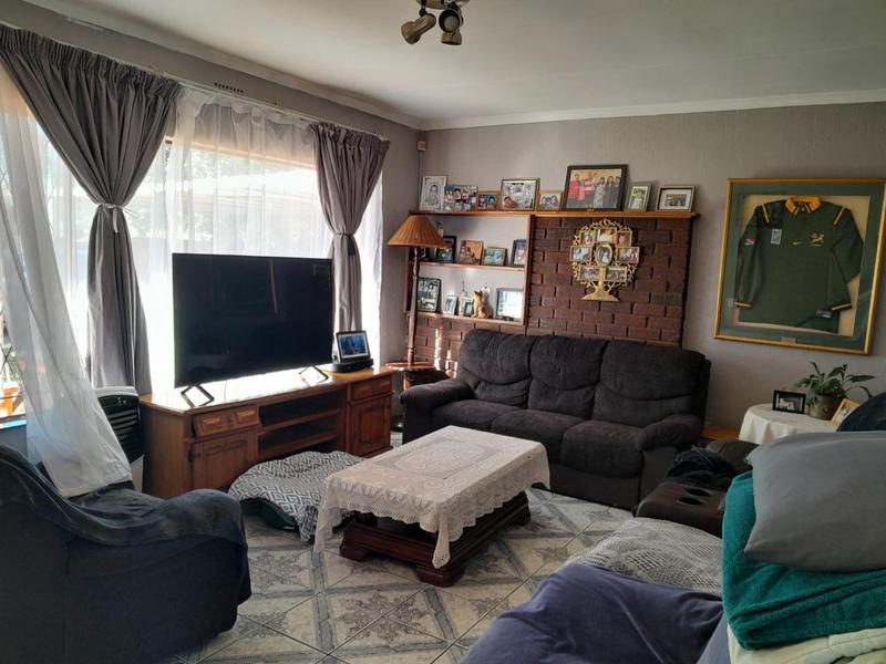 3 Bedroom Property for Sale in Brackendowns Gauteng