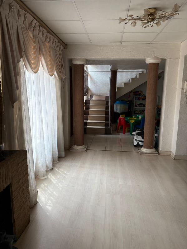 6 Bedroom Property for Sale in Laudium Gauteng