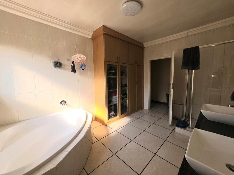 3 Bedroom Property for Sale in New Market Gauteng