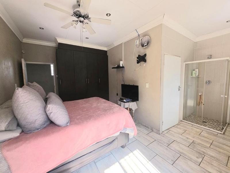 4 Bedroom Property for Sale in Verwoerdpark Gauteng