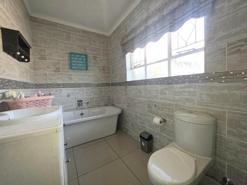 4 Bedroom Property for Sale in Verwoerdpark Gauteng