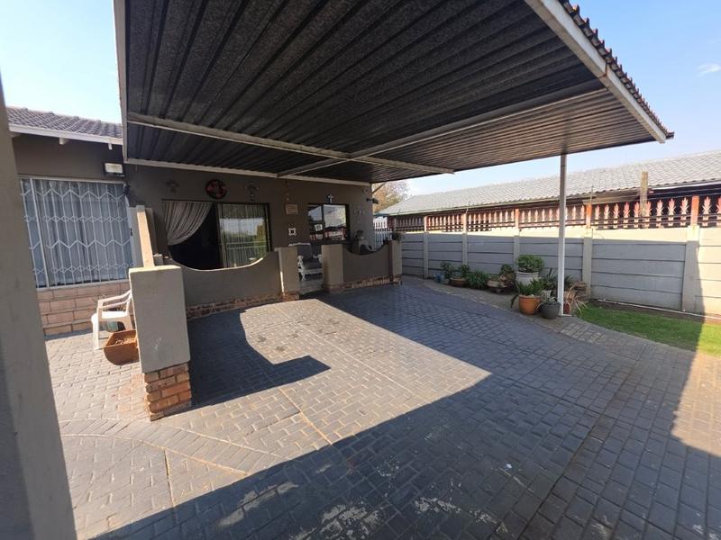 4 Bedroom Property for Sale in Verwoerdpark Gauteng