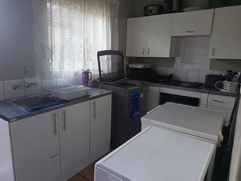 To Let 1 Bedroom Property for Rent in Petersfield Gauteng