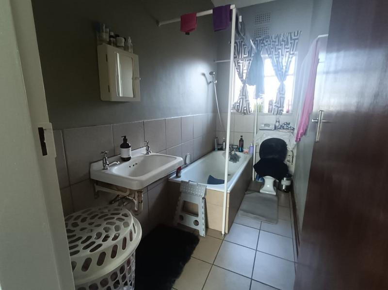 To Let 1 Bedroom Property for Rent in Petersfield Gauteng