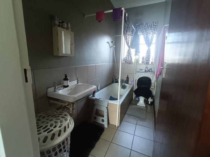 To Let 1 Bedroom Property for Rent in Petersfield Gauteng