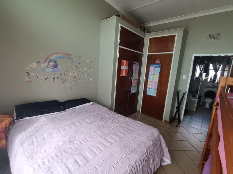 To Let 1 Bedroom Property for Rent in Petersfield Gauteng