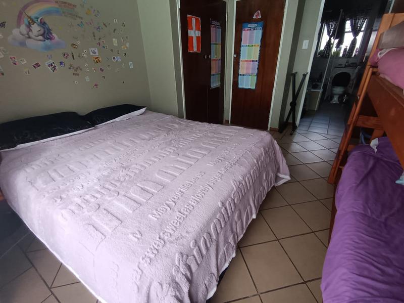 To Let 1 Bedroom Property for Rent in Petersfield Gauteng