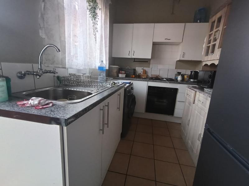 To Let 1 Bedroom Property for Rent in Petersfield Gauteng