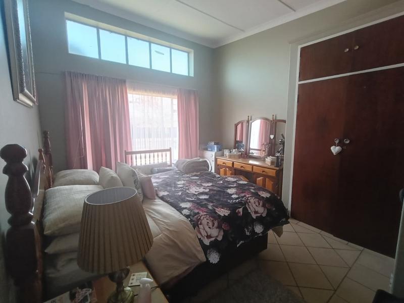 To Let 1 Bedroom Property for Rent in Petersfield Gauteng