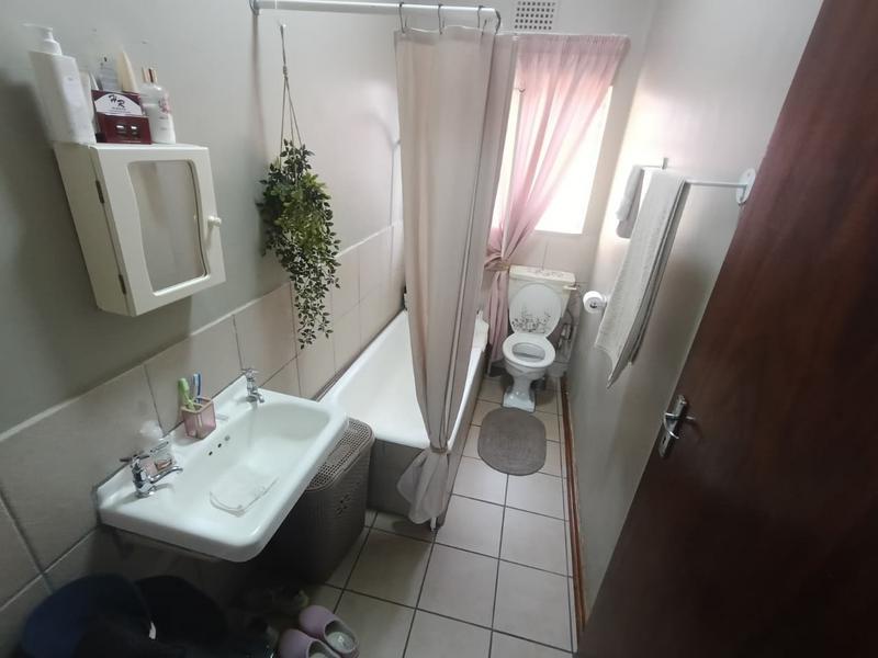 To Let 1 Bedroom Property for Rent in Petersfield Gauteng