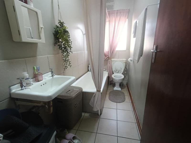 To Let 1 Bedroom Property for Rent in Petersfield Gauteng