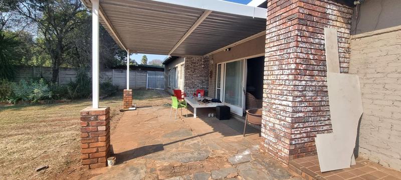 5 Bedroom Property for Sale in Wierda Park Gauteng