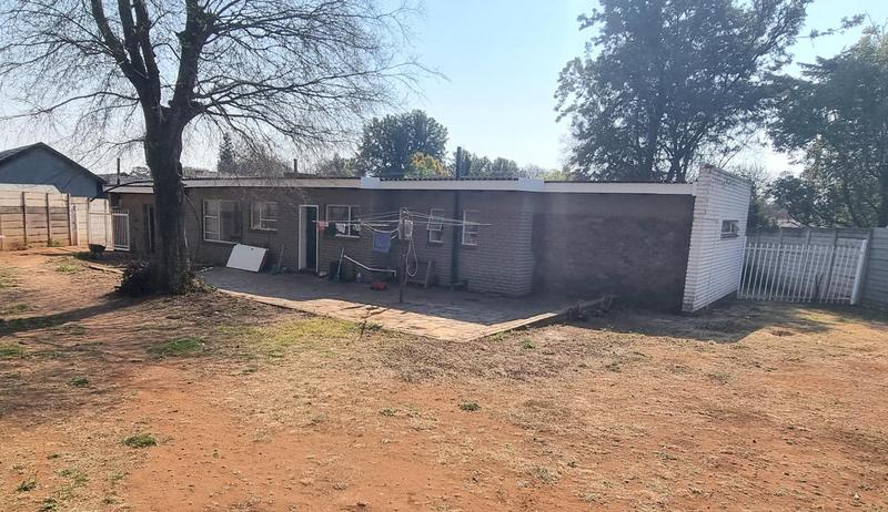 5 Bedroom Property for Sale in Wierda Park Gauteng