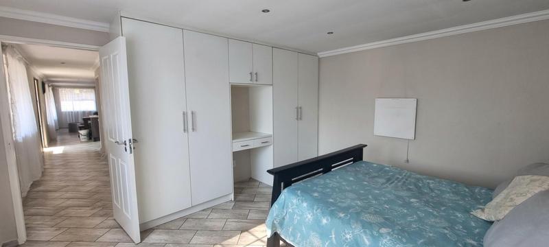5 Bedroom Property for Sale in Wierda Park Gauteng