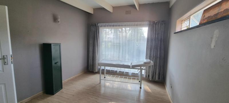5 Bedroom Property for Sale in Wierda Park Gauteng