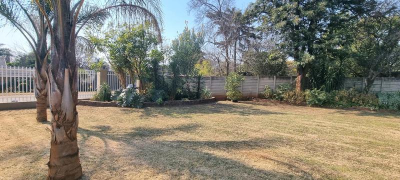 5 Bedroom Property for Sale in Wierda Park Gauteng