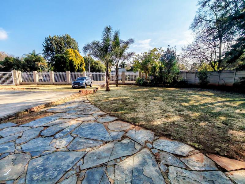 5 Bedroom Property for Sale in Wierda Park Gauteng
