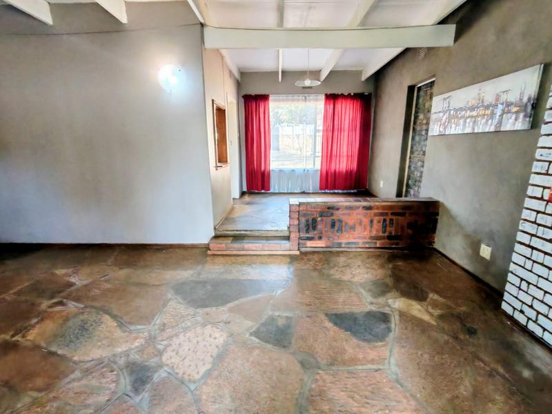 5 Bedroom Property for Sale in Wierda Park Gauteng