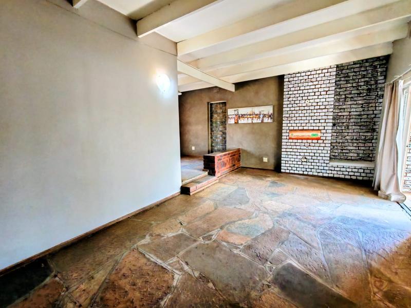 5 Bedroom Property for Sale in Wierda Park Gauteng